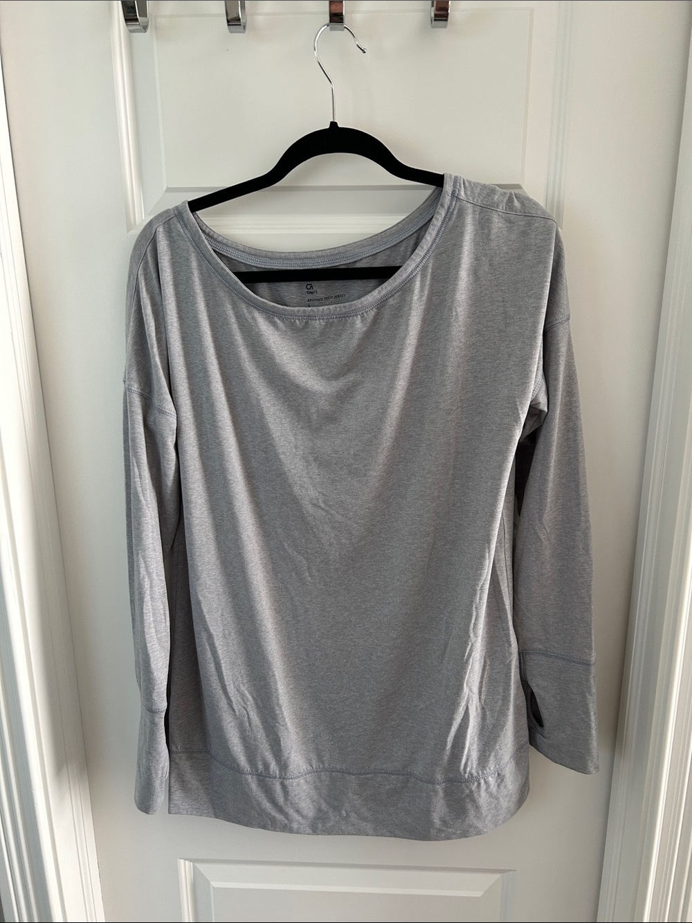 Gap Fit size L Light Gray Women’s Long-Sleeve Top - Casual Scoop Neck